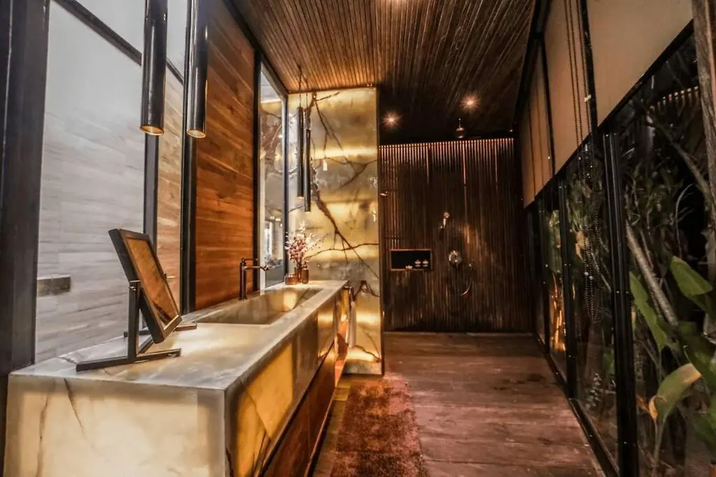 Dwa Chandra Full-Service Luxury 4Br Villa & River Ubud