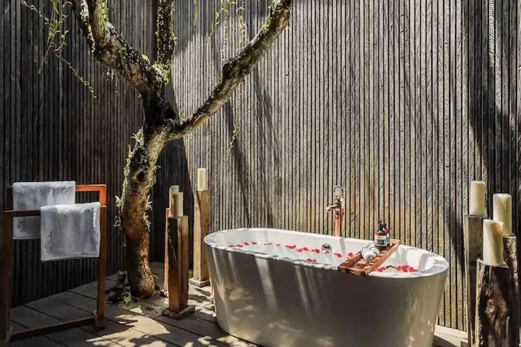 Dwa Chandra Full-Service Luxury 4Br Villa & River Ubud
