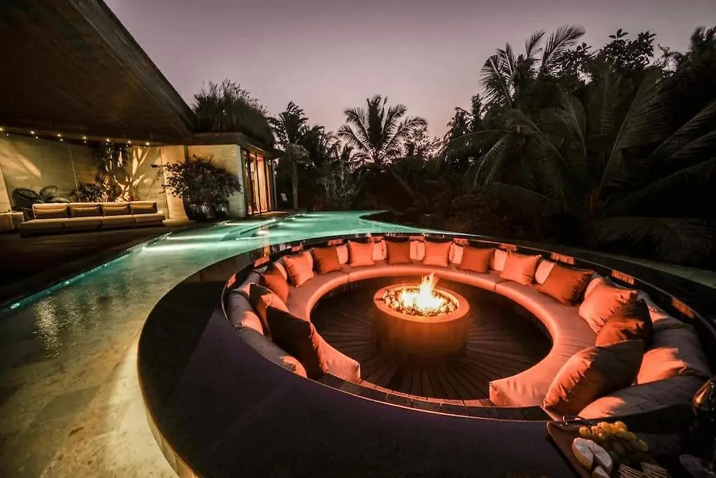 Dwa Chandra Full-Service Luxury 4Br Villa & River Ubud